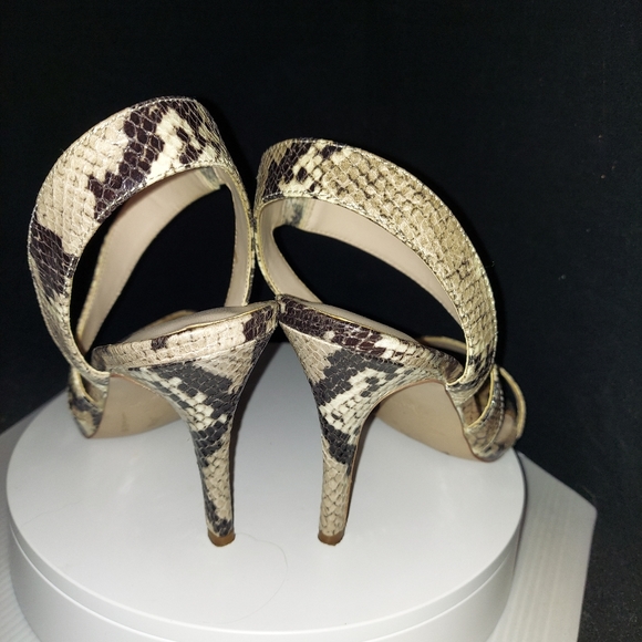 Nine West Tan Black Snake Skin Sandals Stiletto Heels Wide Strap Shoes Size 8M - Picture 4 of 6